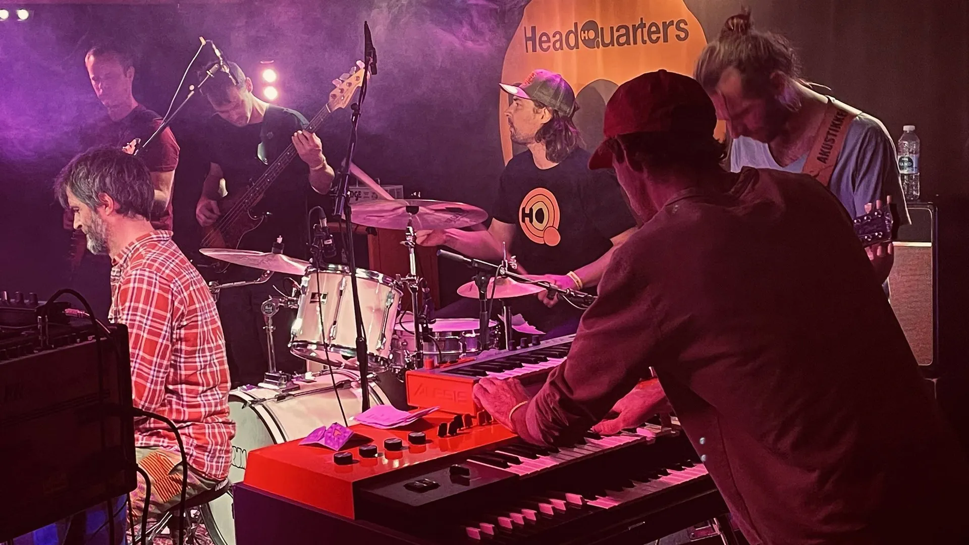 Intim livekoncert på HQ