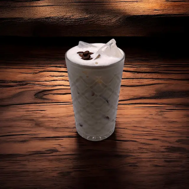 The Dude cocktail - en luksus White Russian serveret på HeadQuarters